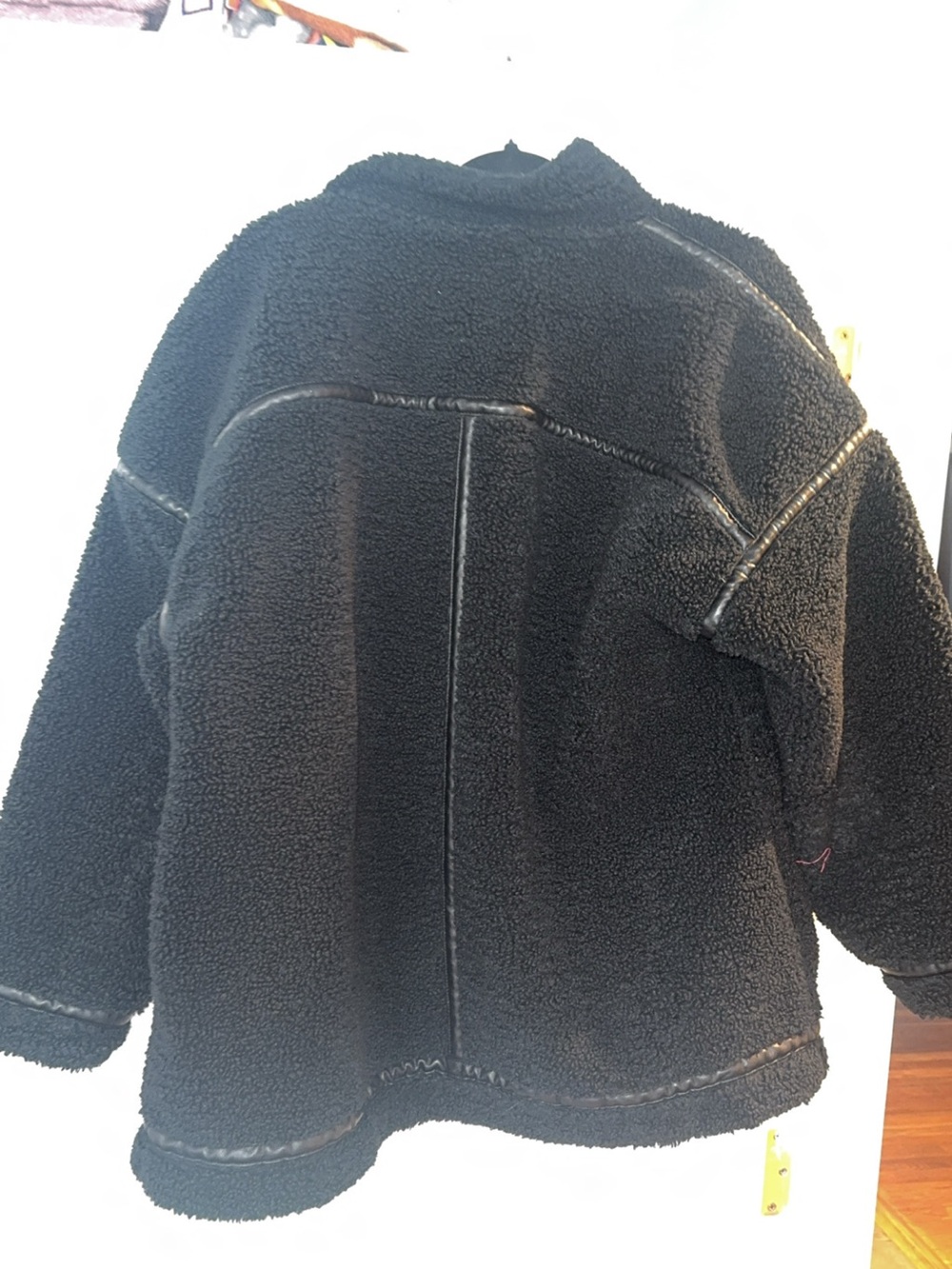 Abercrombie & Fitch Cozy Black Sherpa Jacket with Seamed Details - Picture 4 of 6